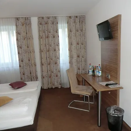 Andra Hotel