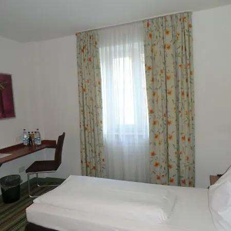 Andra Hotel 3*
