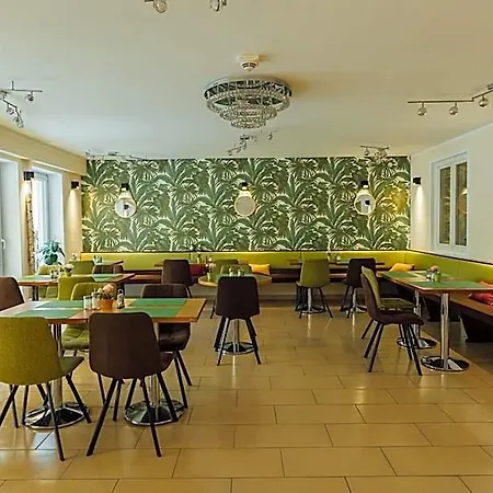 Andra Hotel